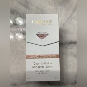 La Rouge Quartz collection
Quartz Radiance Serum